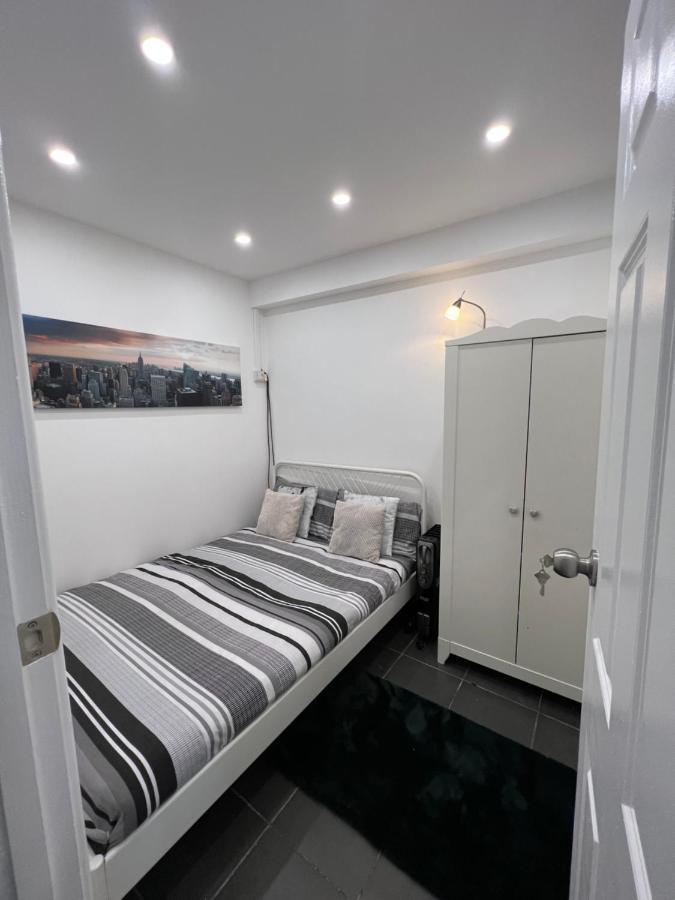 Modern Flat In Central Egham By Windsor Castle, Staines-Upon-Thames And Heathrow Airport Exterior foto
