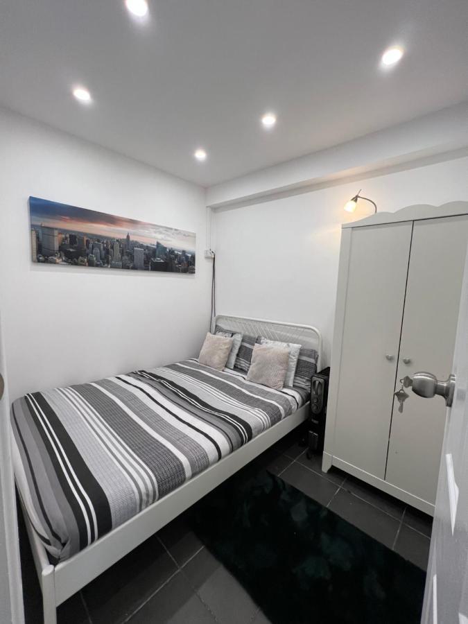 Modern Flat In Central Egham By Windsor Castle, Staines-Upon-Thames And Heathrow Airport Exterior foto