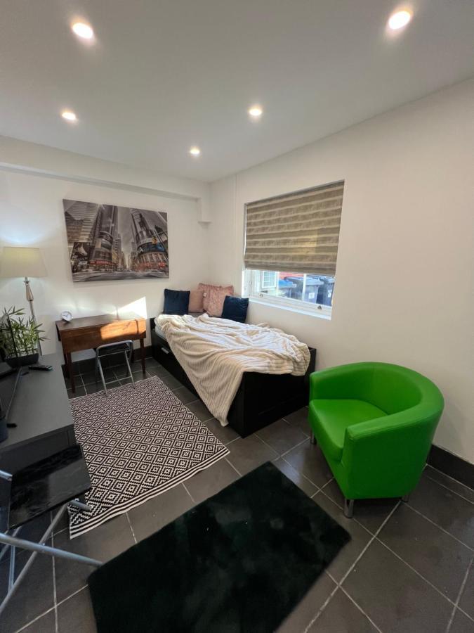 Modern Flat In Central Egham By Windsor Castle, Staines-Upon-Thames And Heathrow Airport Exterior foto